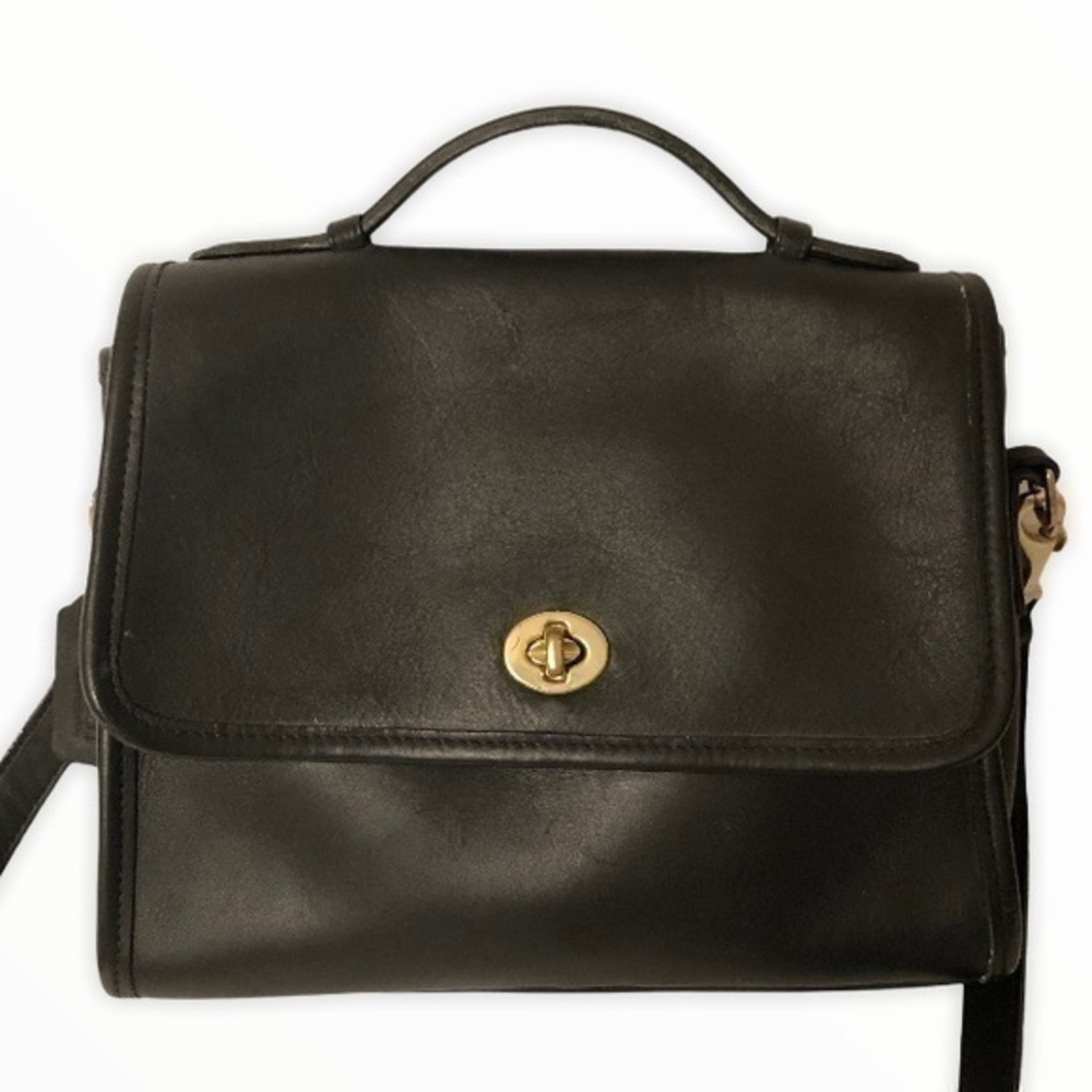 COACH court bag vintage black glovetan leather shoulder bag